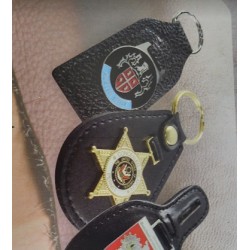 Lederen Sleutelhanger met Metalen badges, 100% maatwerk Lederen Sleutelhanger met Metalen badges, 100% maatwerk