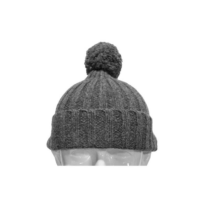 Gebreide muts met knoop
