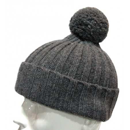 Gebreide muts met knoop